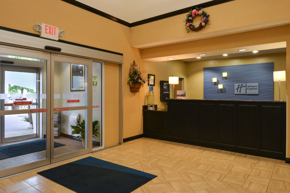 Country Inn & Suites By Radisson Benton Harbor-St Joseph Mi Exterior foto